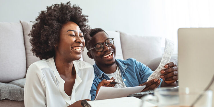 How Solar Energy Reduces Electricity Bills for Businesses and Homes